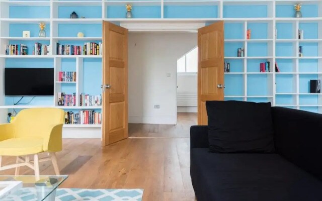 Beautifully designed 3 bed apartment in Bayswater