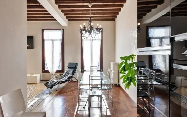 Rialto Bridge Romantic House