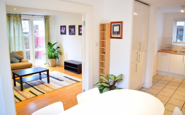 2 Bedroom Islington Flat Next to Regent's Canal