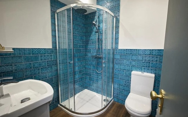 Three Cranes Serviced Apartments