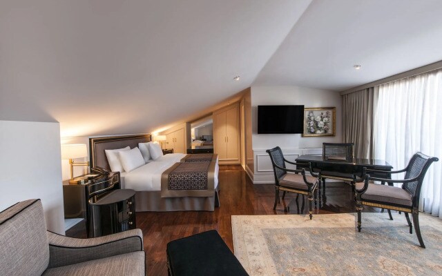 1890 Suites Hotel
