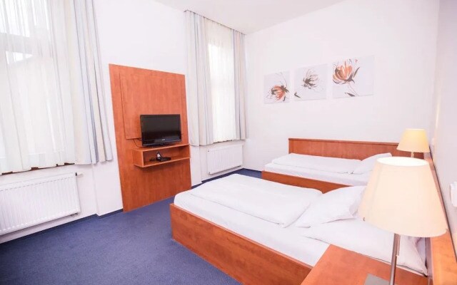 Hotel Lev