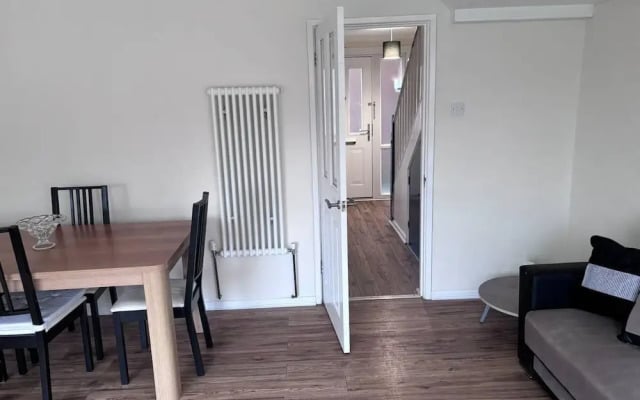 Spacious 2-bed Apartment in Hornchurch