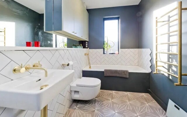 Long Stay Discounts - Modern Bright 5-bed Acton