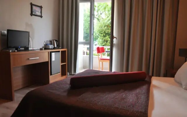 Dragos Island Hotel