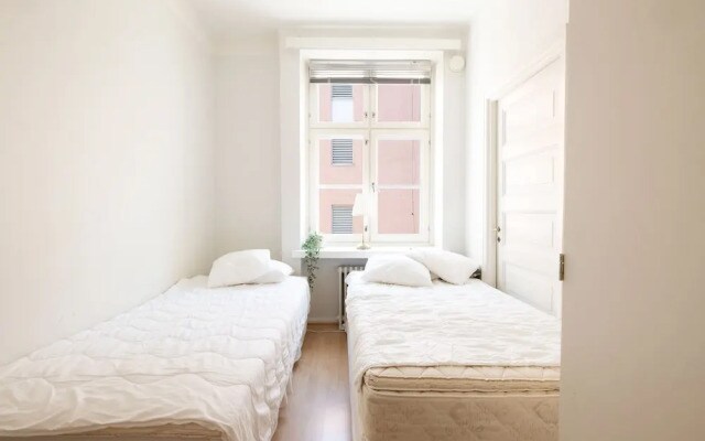 2ndhomes Bright 2BR Apartment