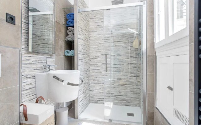 Dream apartment on the Elysee fields