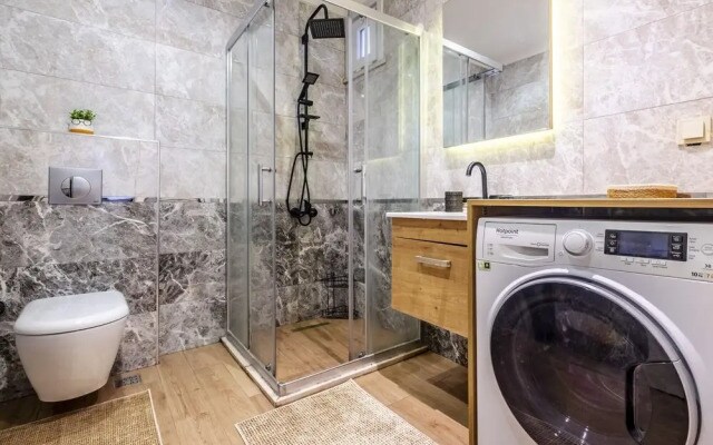 Flat with Backyard near Idealtepe Marmaray Station