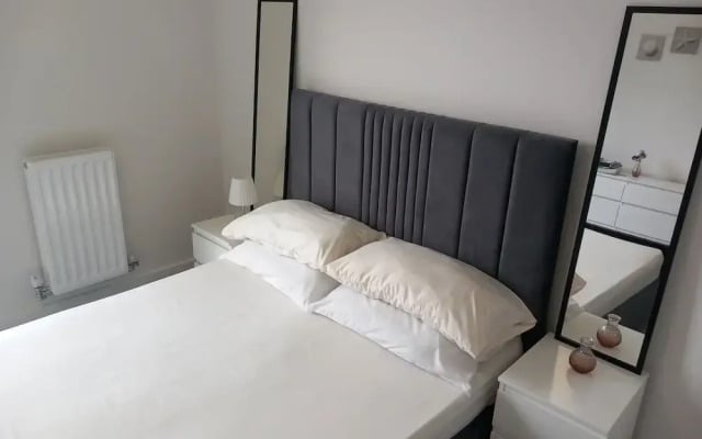 Room-charming Loughton Apartment With Ba
