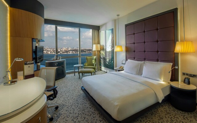 Отель DoubleTree By Hilton Istanbul Moda