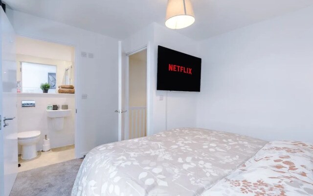 Stunning 3-bed House in Salford