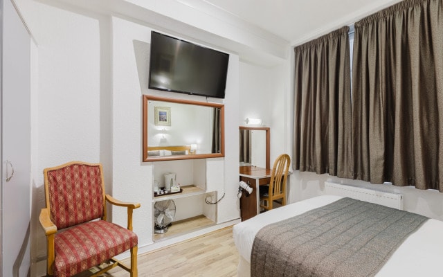 Falcon Hotel