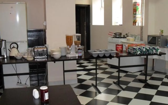 OYO Weaste Hotel