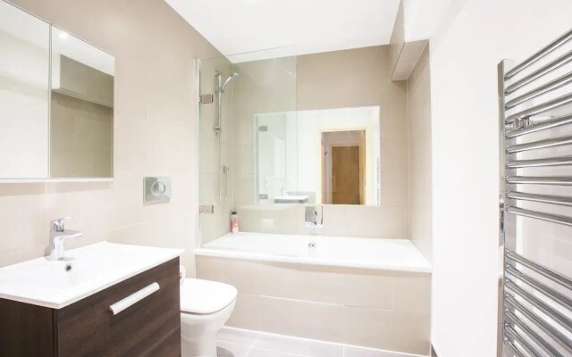 Spacious 1 Bedroom Apartment in Kensington - A2