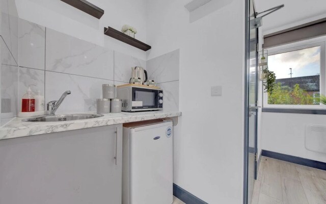 Captivating 1-bed Studio in Feltham