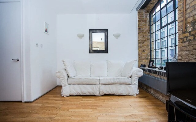 Luxurious Airy TOWER BRIDGE Loft