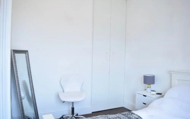 Stylish 2 Bedroom Flat With Views of The Shard