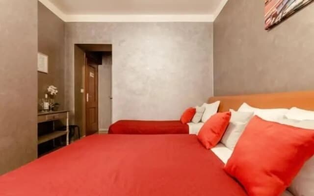 4-bdr Apt Among Colosseum&termini 10-people