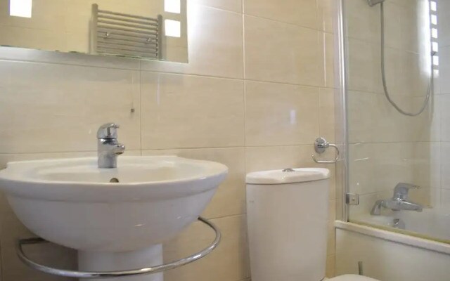 2 Bedroom Flat Near Hyde Park