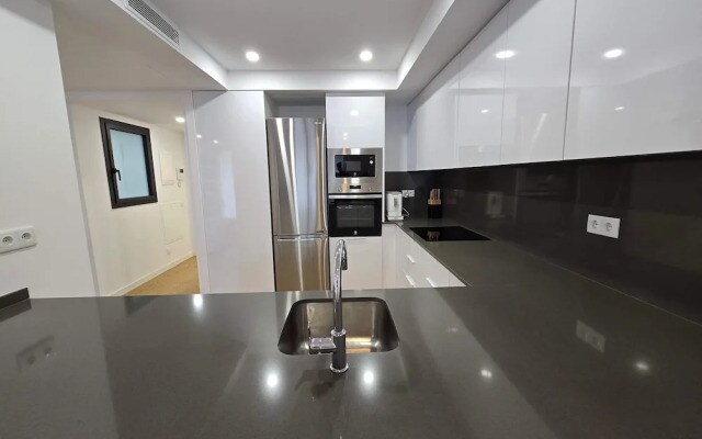 The Roger Terrace 2BR With Pool gym in Barcelona