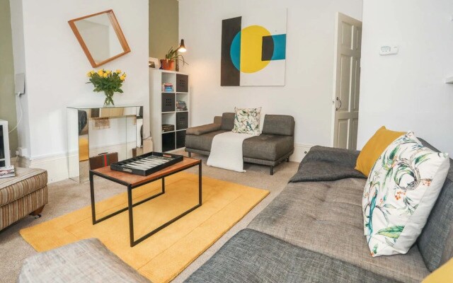 Super 2 bed flat in Greenwich