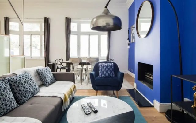 The Queensway Retreat - Modern & Bright 2bdr Home
