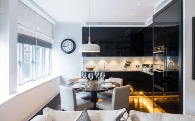 Exclusive 2 Bed in Mayfair with Private Terrace