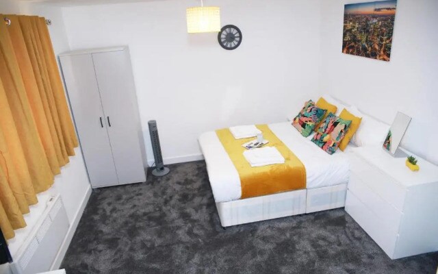 Apartment - Sleeps 5 & Free Parking