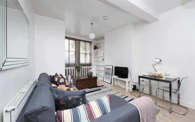 Stunning 1BR Kings Cross Flat!