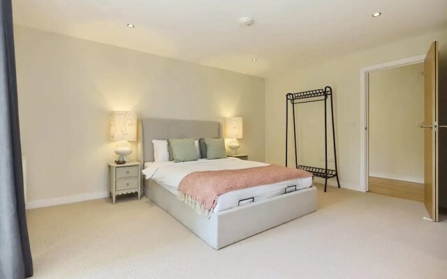 Putney Terrace Apartment