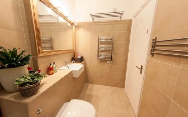 Spacious one Bedroom Flat in South London