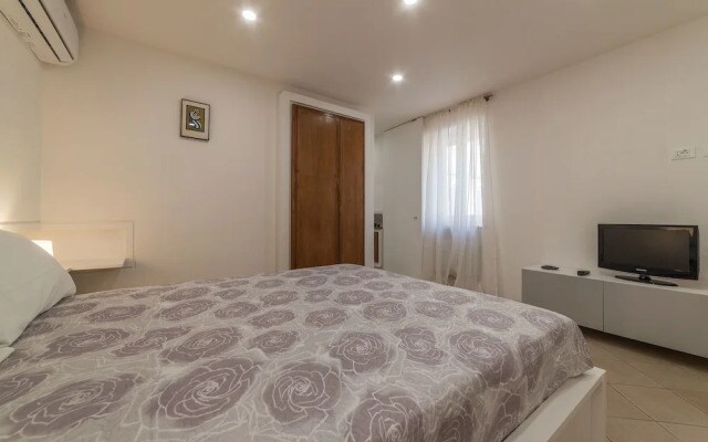 Montecitorio Lovely Apartment