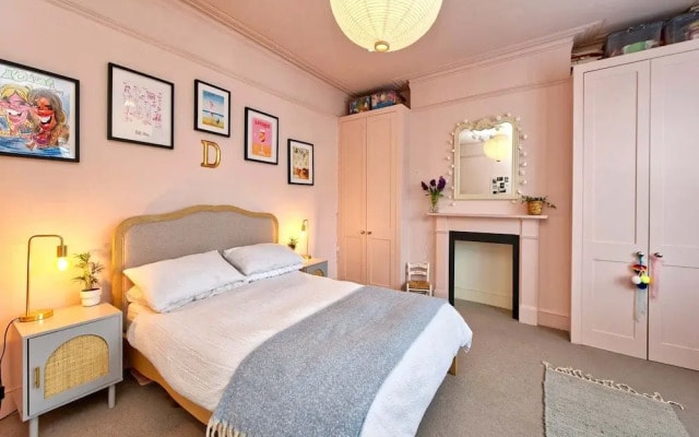 4 Bedroom House Barnes