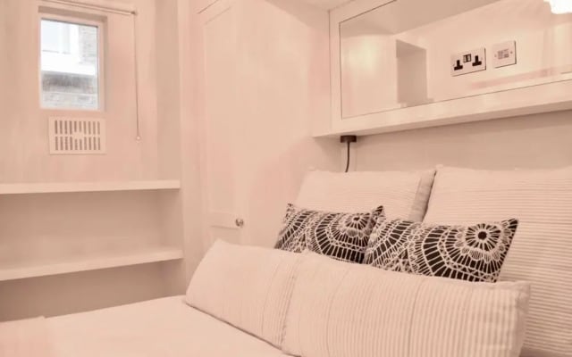 2 Bedroom Property Near Hyde Park