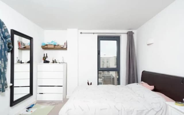 Modern 4 Bedroom Canal-side North London Flat