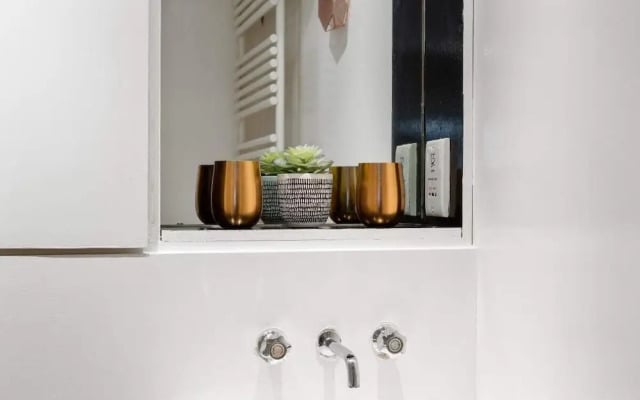 Beautiful 2bdr/2bath Apt in Mayfair, 3mins to Tube
