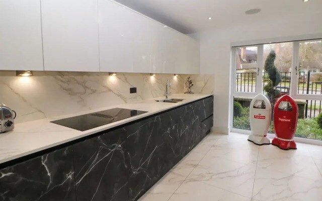 4 Rockcliffe Grange