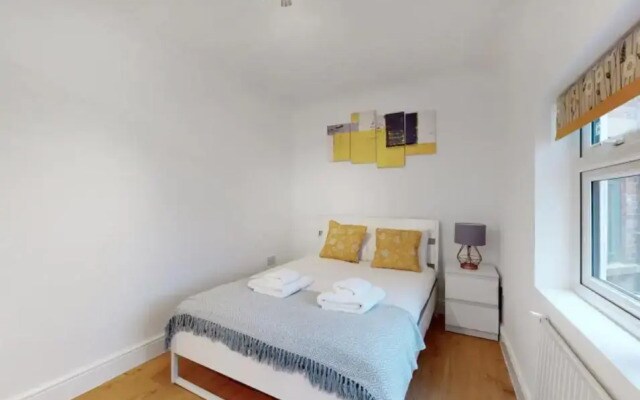 New Spacious 1 bed studio flat in Aldgate