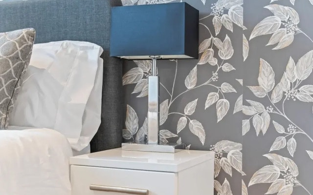 Elegant 2 Bed Apartment Within Many Attractions