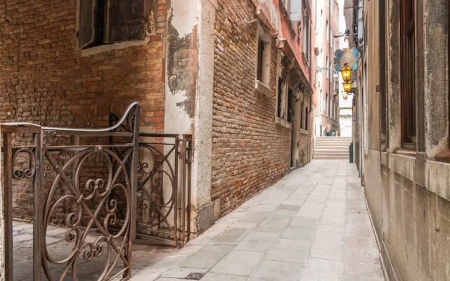 La Fenice Double Canal view