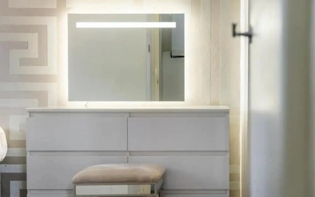 House With Modern Interior, Conveniently Located