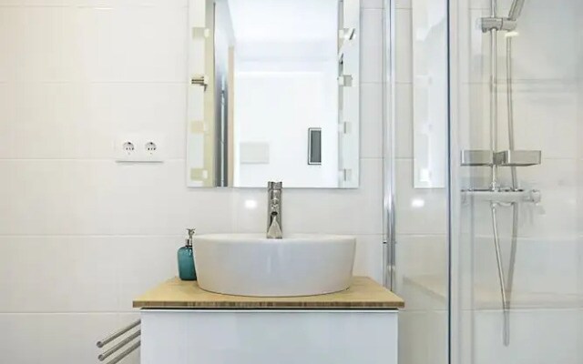 Lovely Quiet & Center Sea Views