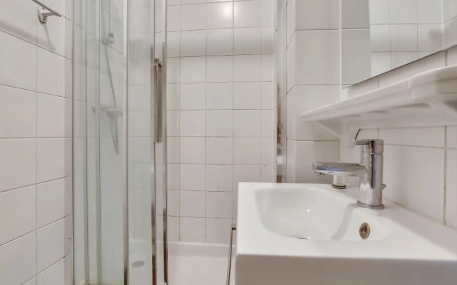4 people In the heart of Saint Germain des Près by Weekome