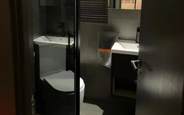 Apartment - Sleeps 4 - Parking - Near Station