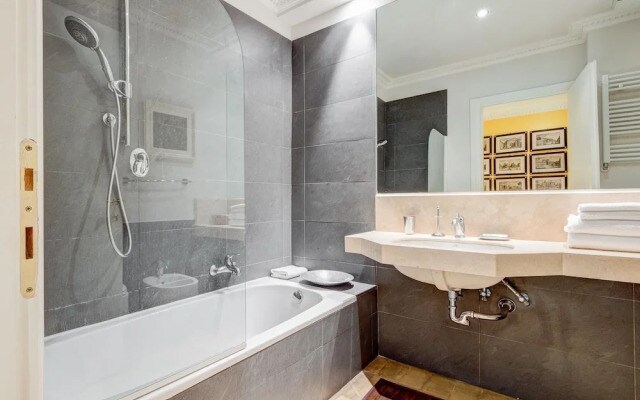 RSH Augustus Luxury Apartment