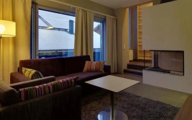 Levi Suites Unna Mannu