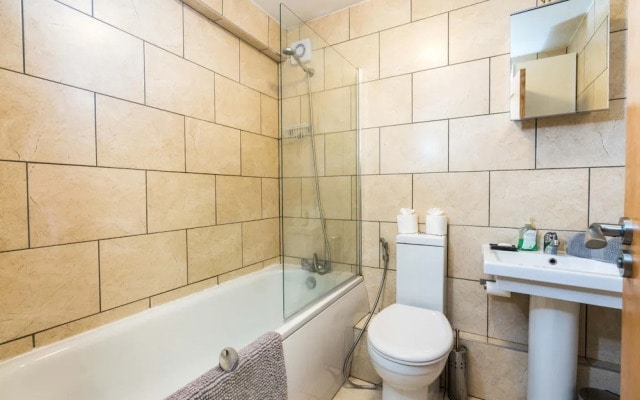 Luxury Islington Apartment with Balcony