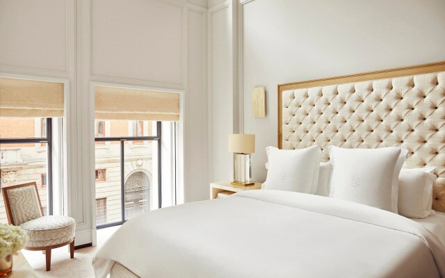 Отель Four Seasons Hotel Madrid