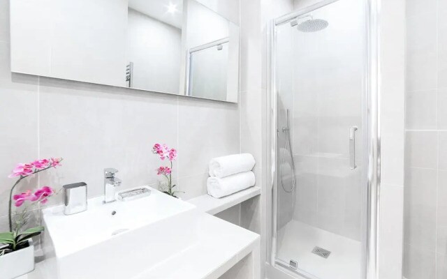 LUX 3 & 4 BDR Montmartre I by Livinparis