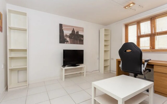 Modern 1 Bedroom Apartment in Shepherds Bush